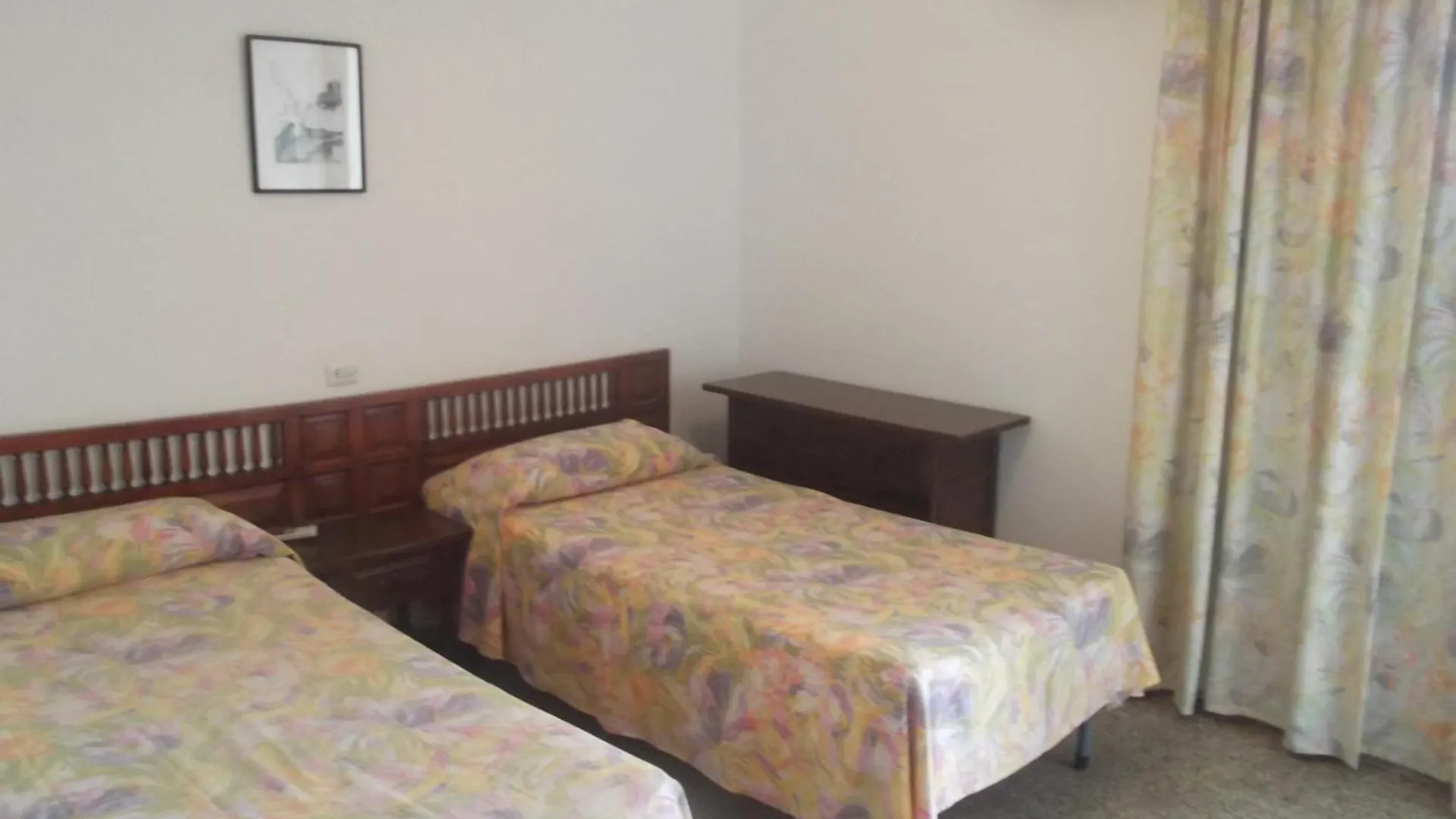 Hostal Alocs Playa DPlaya Des Figueral