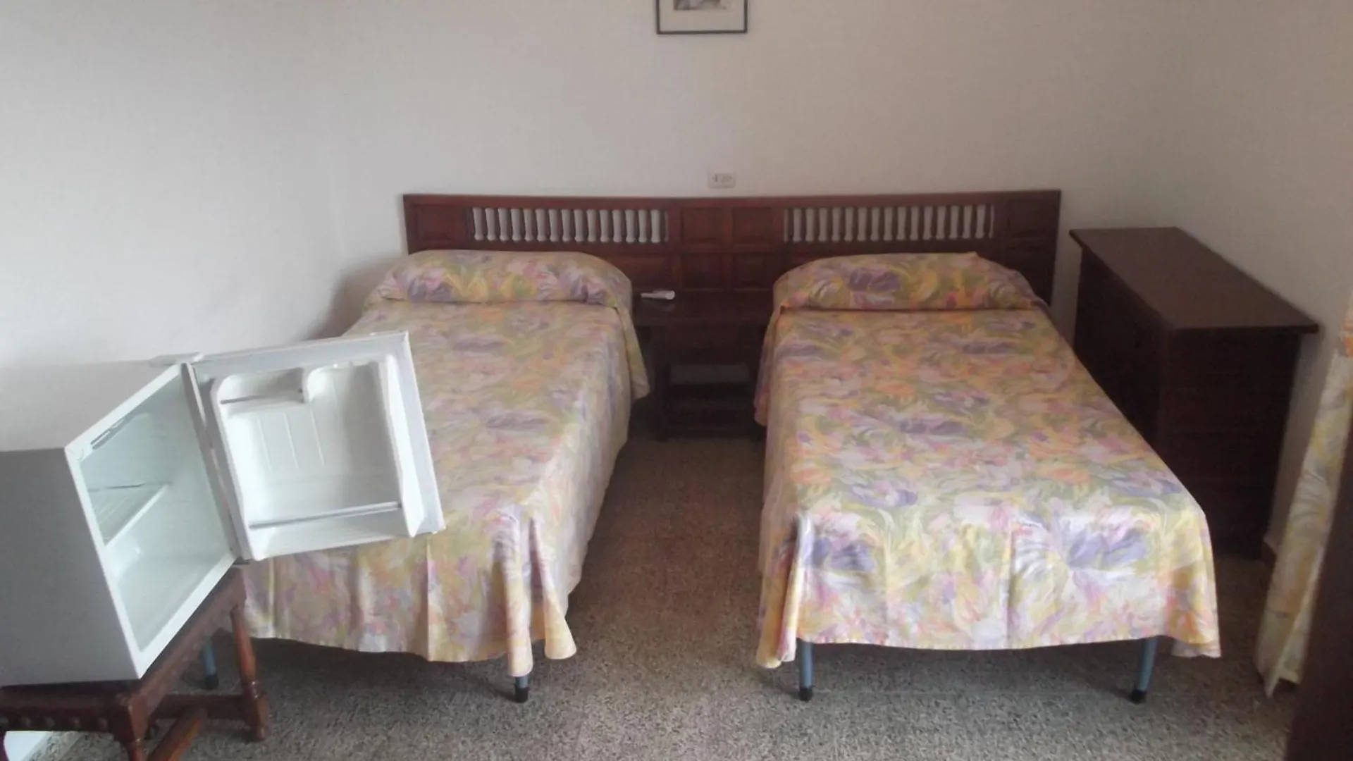 Gasthuis Hostal Alocs Playa DPlaya Des Figueral