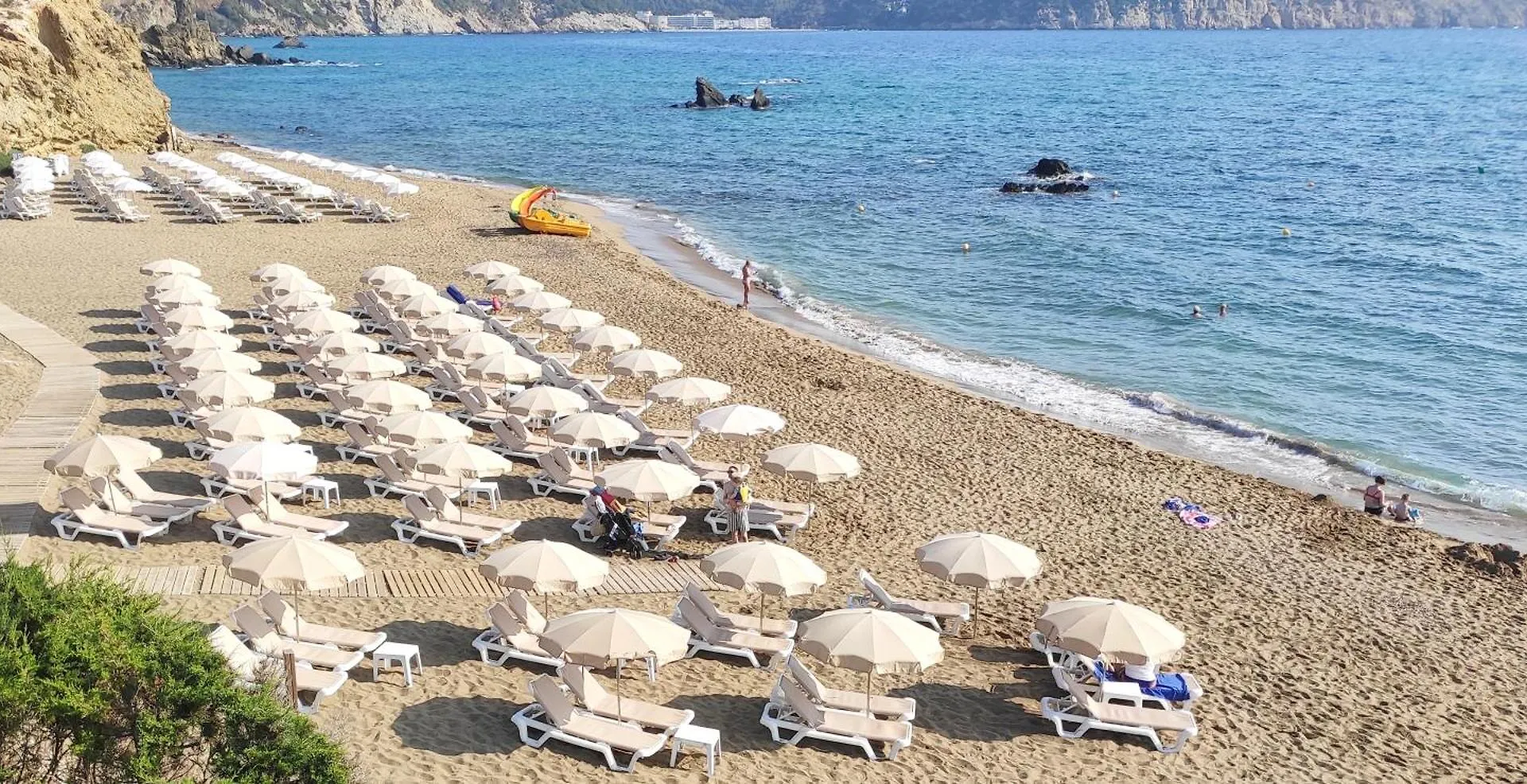 Pensjonat Hostal Alocs Playa DPlaya Des Figueral Hiszpania