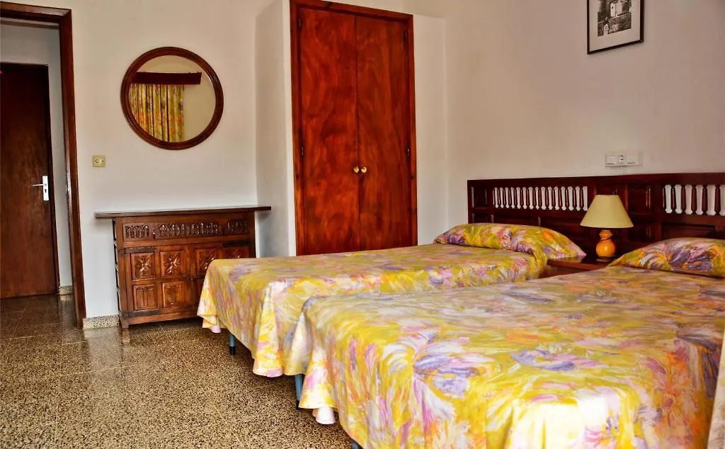 Gasthuis Hostal Alocs Playa DPlaya Des Figueral